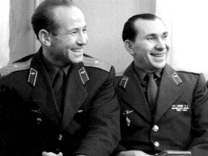 Leonov a jeho velitel z Voschodu 2, Pavel Běljajev