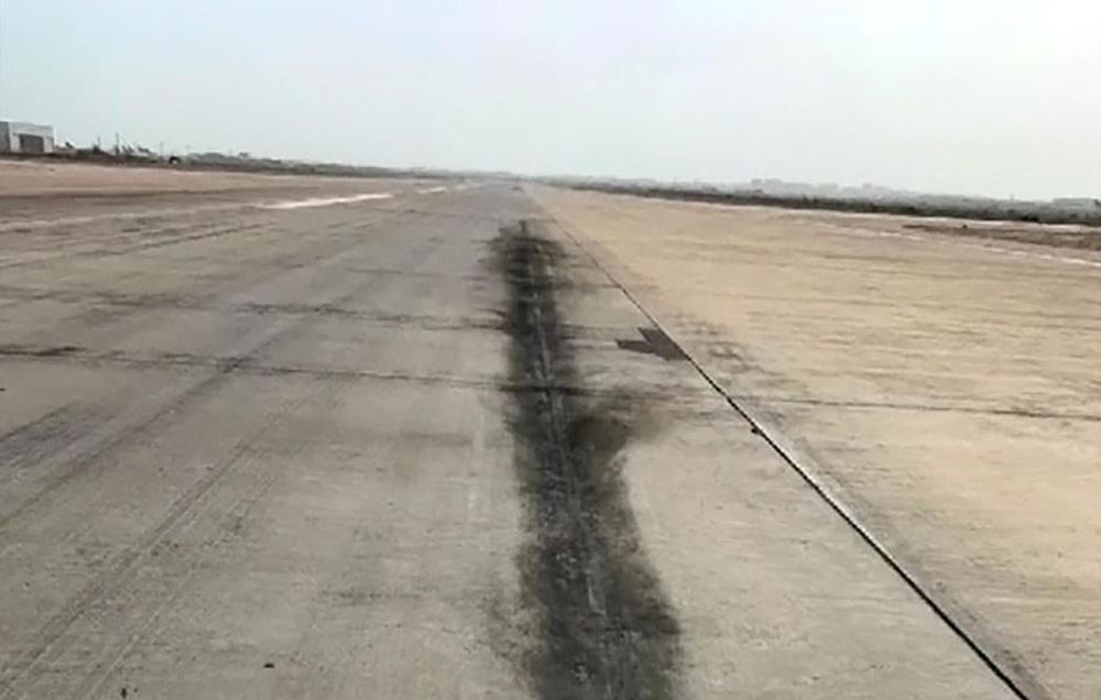 Stopy po kontaktu motorů Airbusu letu PK-8303 na dráze 25L v Karáčí