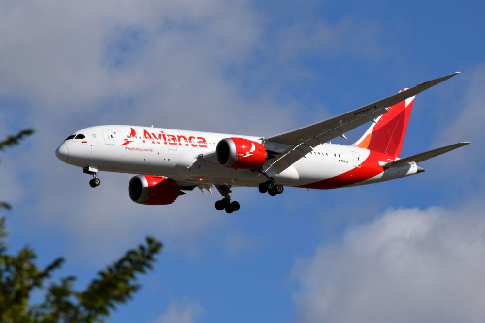 Dreamliner společnosti Avianca přilétající do Madridu