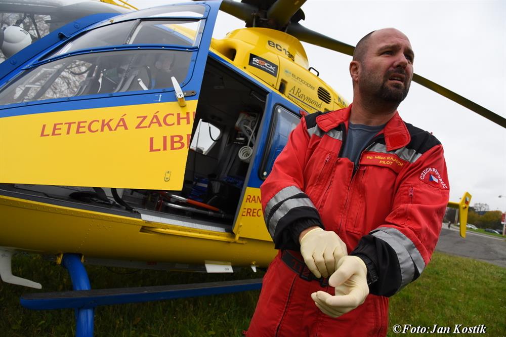 Další ruce se na místě zásahu vždy hodí (Foto: Jan Kostík)