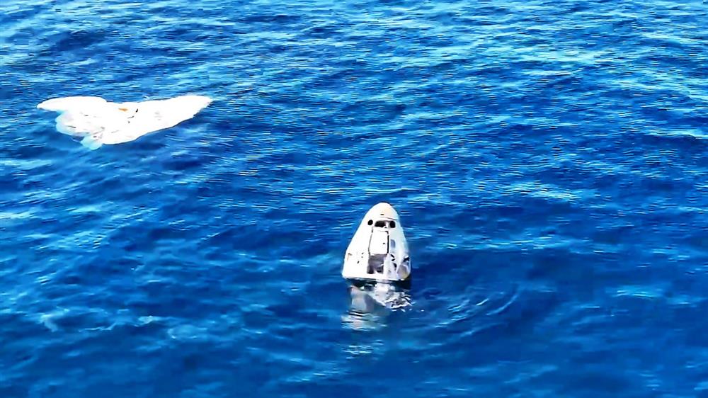 Polárníky vítaly teplé vody Pacifiku (Zdroj: SpaceX)