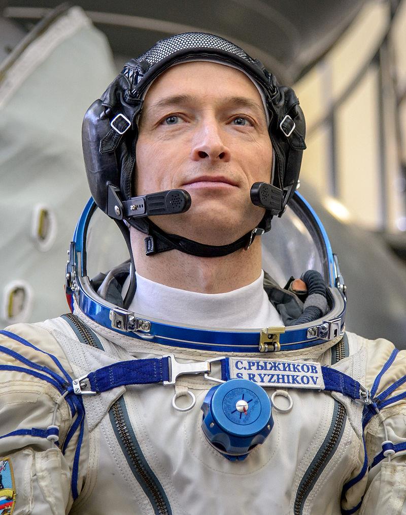 Sergej Nikolajevič Ryžikov je ve vesmíru už potřetí (Zdroj: Roskosmos)