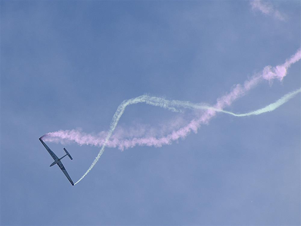 Luca Bertossio při akrobacii na kluzáku Swift S-1 (Foto: Pytlák)