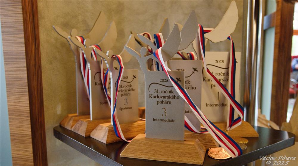 Trofeje pro vítěze (Foto: Václav Pihera)