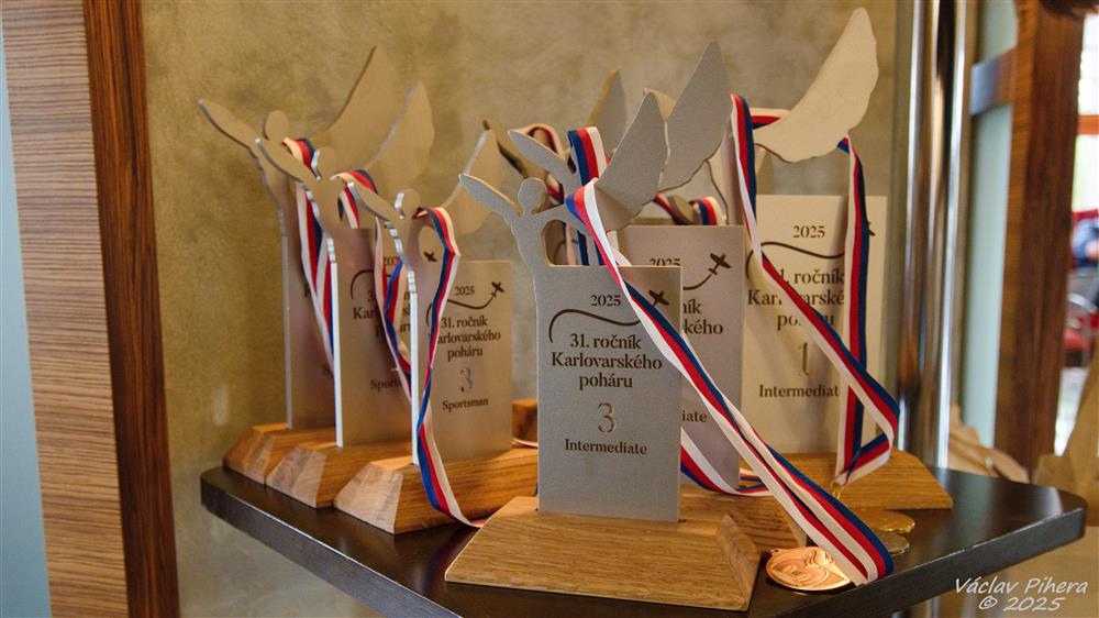 Trofeje pro vítěze (Foto: Václav Pihera)