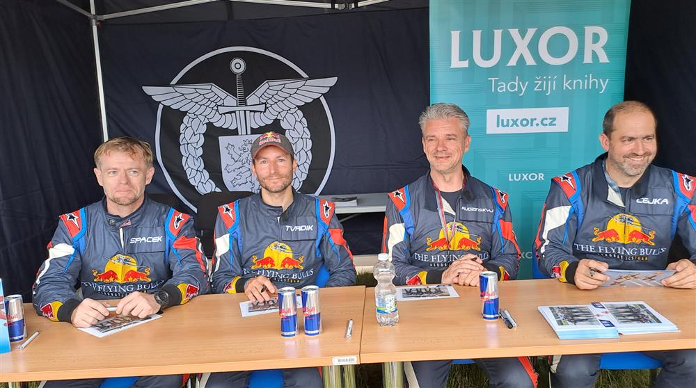 Flying Bulls Aerobatics, Martin Špaček první zleva (Foto: L. Vargová)