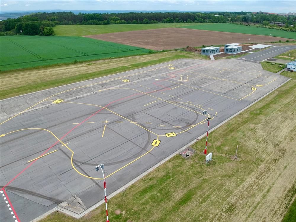 LKVO má čerstvě „namalované“ pohybové plochy (Zdroj: AERO Vodochody)