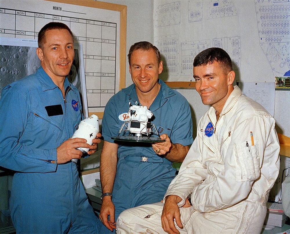 Posádka Apolla 13 den před startem: zleva Jack Swigert, Jim Lovell a Fred Haise (Zdroj: archiv NASA)