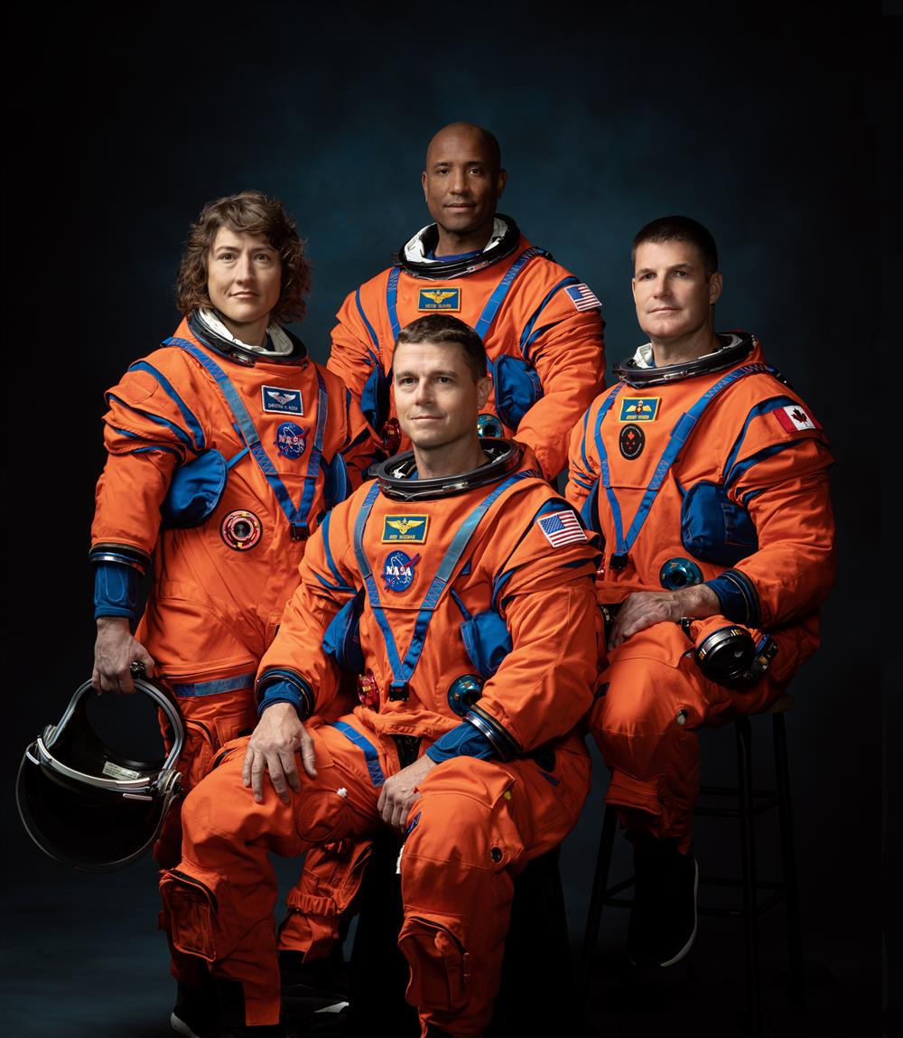 Trpěliví čekatelé: Christina Kochopvá, Victor Glover, Reid Wiseman z NASA, a Kanaďan Jeremy Hansen (zdroj: NASA/ wikipedie)