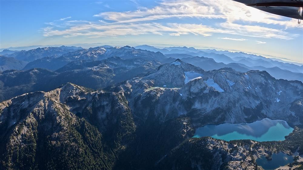 Díky skvělé viditelnosti bylo možné dohlédnout až na hory na Vancouver Islandu (na naší třetí hodině) Zdroj: Tomáš Bohuslav
