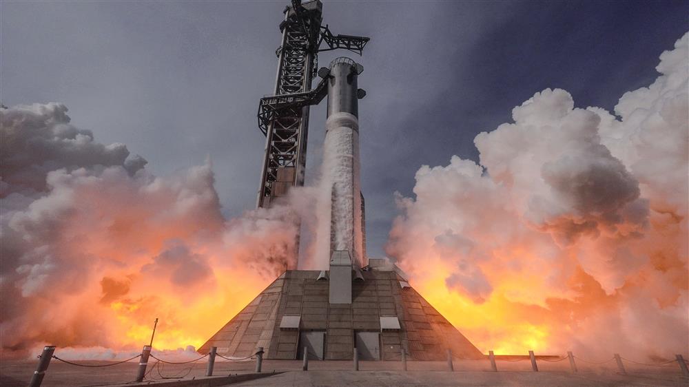 Z testů boosteru Super Heavy na rampě 2 Starbase (Zdroj: SpaceX)