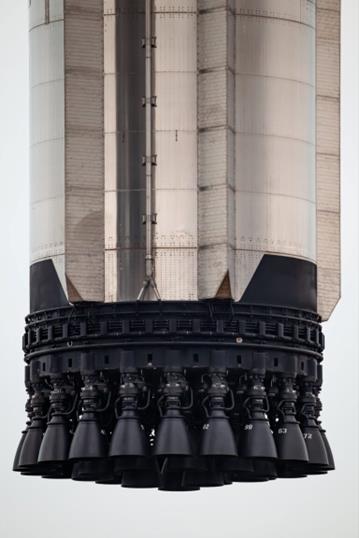 33 raptorů 3 tak říkajíc bez kabátu (Zdroj: SpaceX¨)