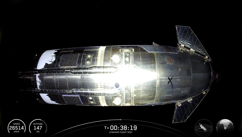 Tato ohromující fotografie lodi V3 Ship 39 byla pořízena jedním ze dvou prototypů satelitů Starlink 