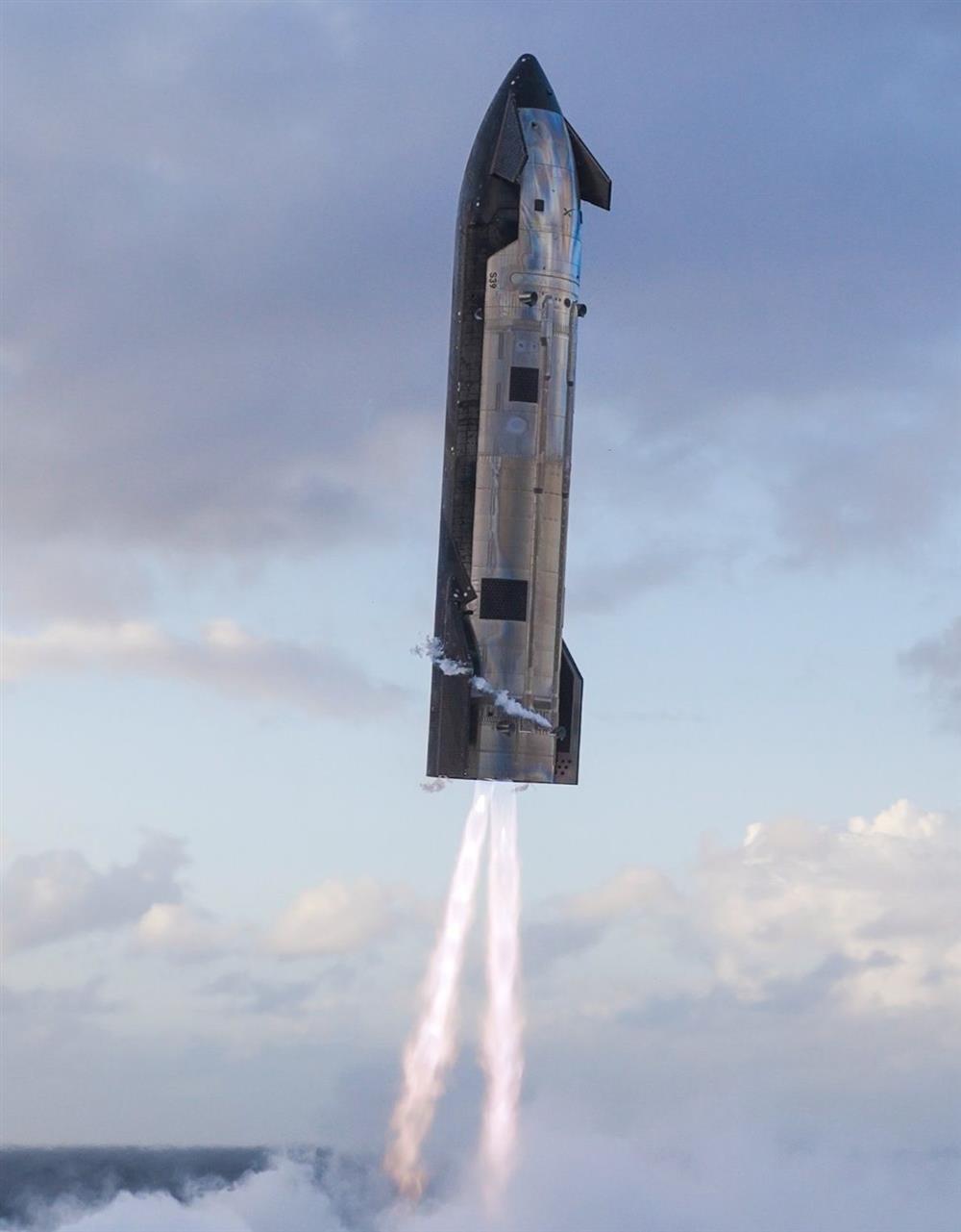 Starship V3 dosedá do vod Indického oceánu (Zdroj: SpaceX)