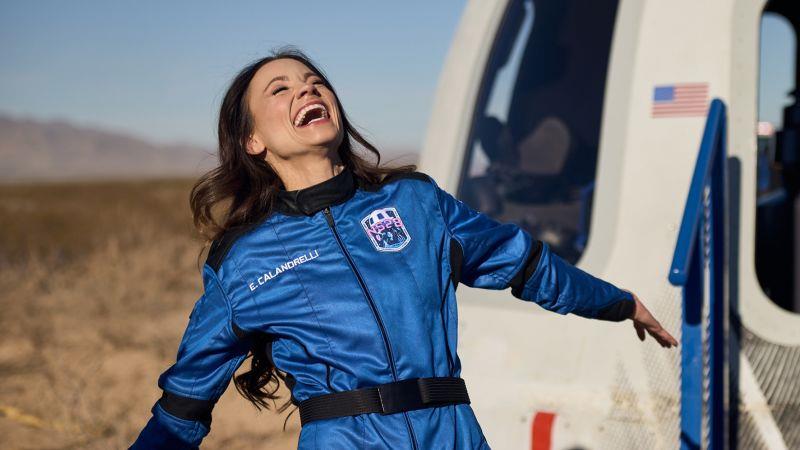 Emily Calandrelli po letu v New Shepard se stala 100 ženou v kosmu (Zdroj: Blue Origin)