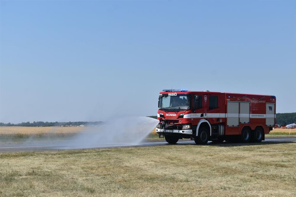 Hasiči pomáhali přítomným zvládnout tropické teploty (Foto: Pytlák, ČsSL)