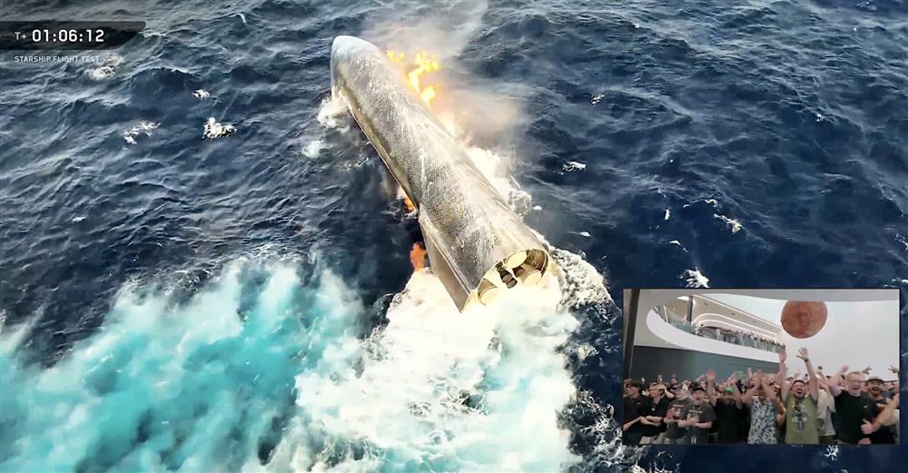 Starship se koupe a na Starbase zaměstnanci jásají (Zdroj: SpaceX)