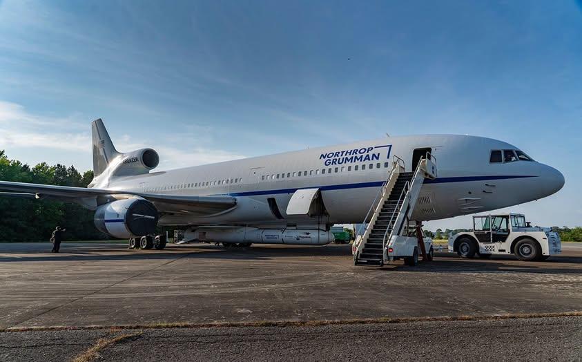 L-1011 Stargazer a raketa Pegasus před startem (Zdroj: Katalyst)