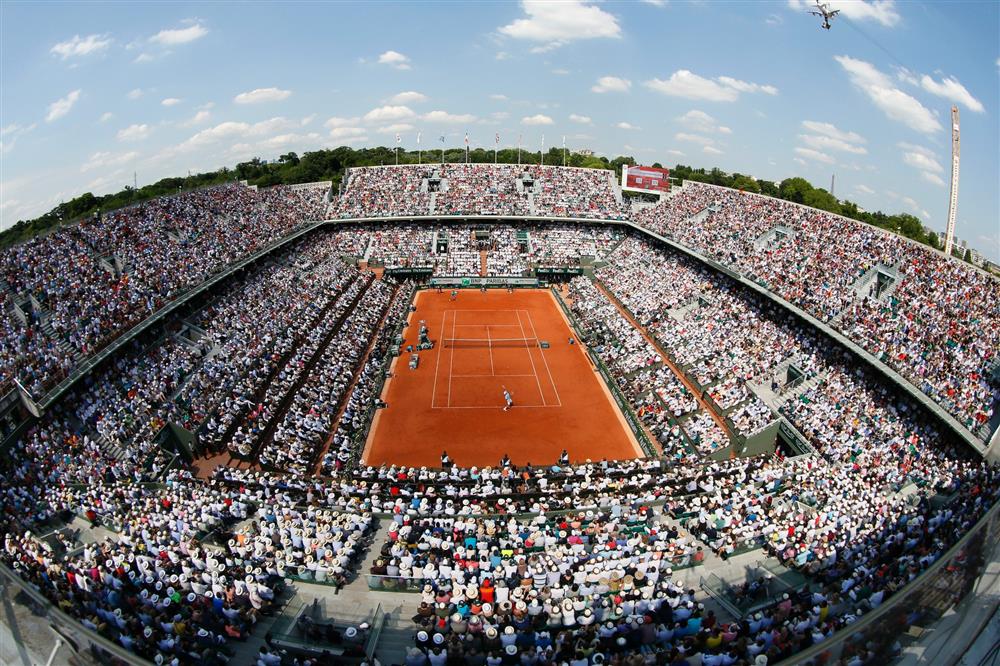 Centrální tenisový kurt na Le Stade de Roland Garros dnes