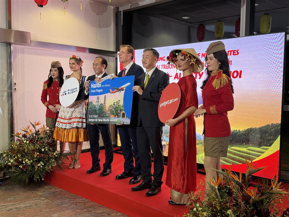 Ze slavnostního zahájení nové linky (Zdroj: Aleš Kolaja - Aeroweb)