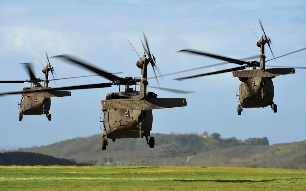 Hodně vojenských pilotů se otočí k vrtulníkům zády, když přejdou do civilu, kde regionální aerolinie nabízejí lukrativní kariéru společně s fundovanými přeškolovacími programy