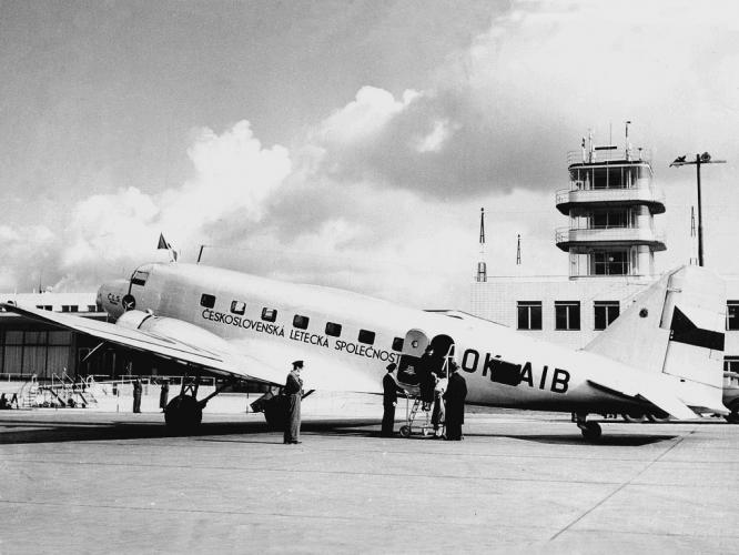 Rok 1938 - Foto: letisteslavi85.cz