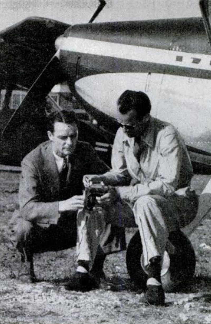 Dwane Wallace, šéf Cessny a Mort Brown, testovací pilot diskutují výsledky testu C170