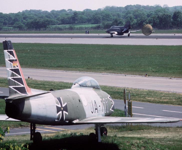 Canadair Sabre s tulipánovým vzorem na přídi / Foto SSgt. F. Lee Corkran, USAF, U.S. DefenseImagery