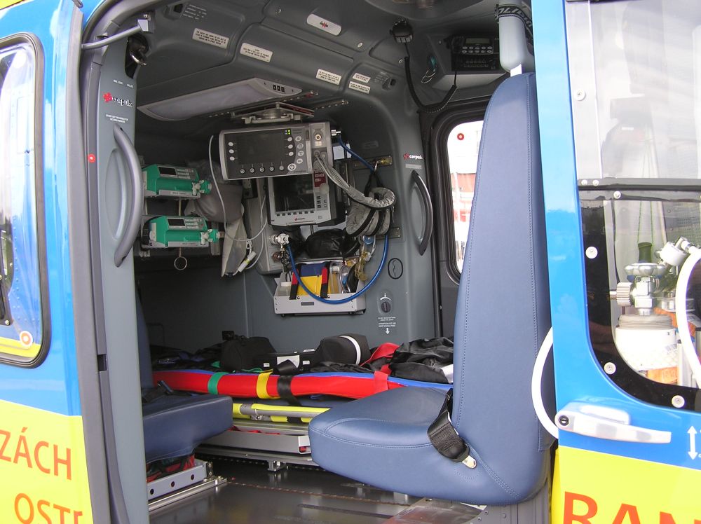 Interiér Eurocopteru EC 135 T2+ ostravského Kryštofa 05