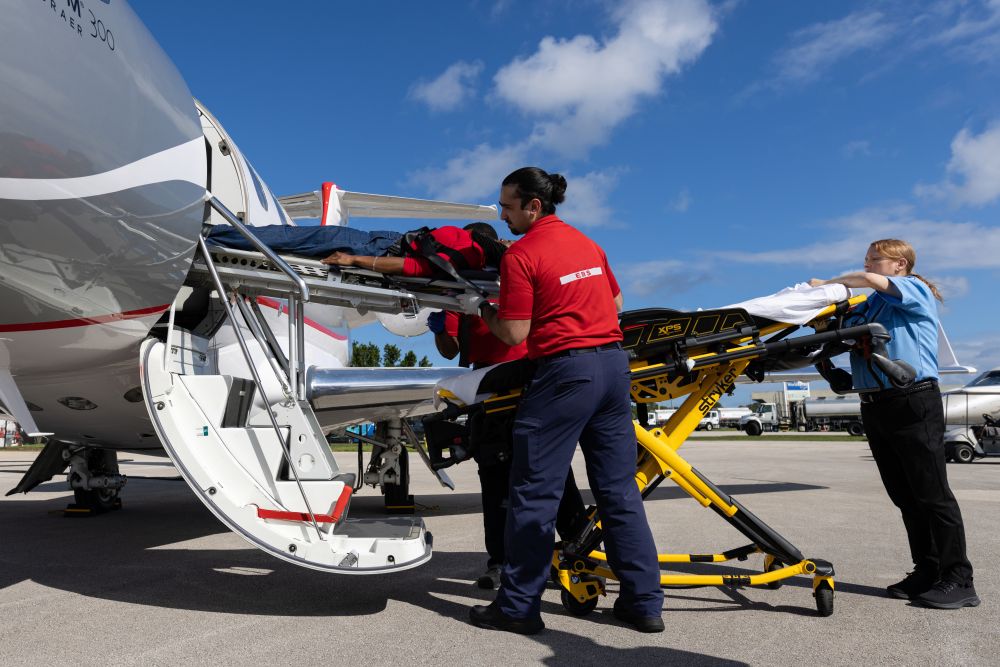 Embraer Phenom 300MED