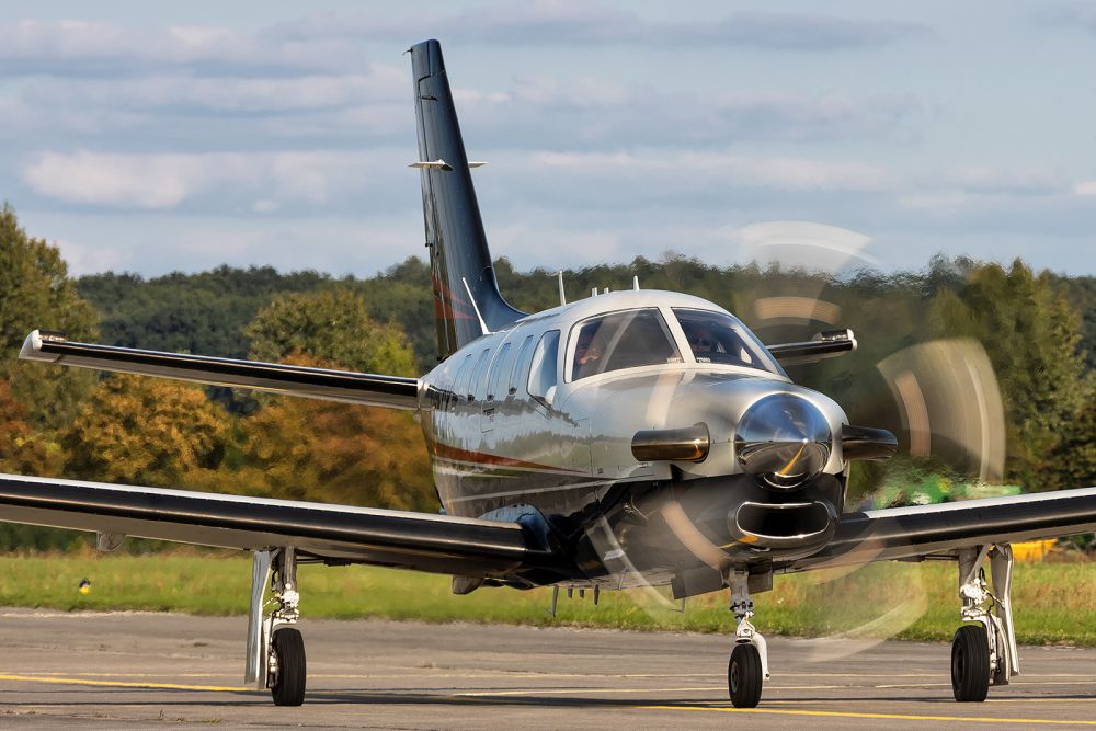 Socata TBM 940 hangár Hradecká Letecká Servisní na letišti v Hradci Králové