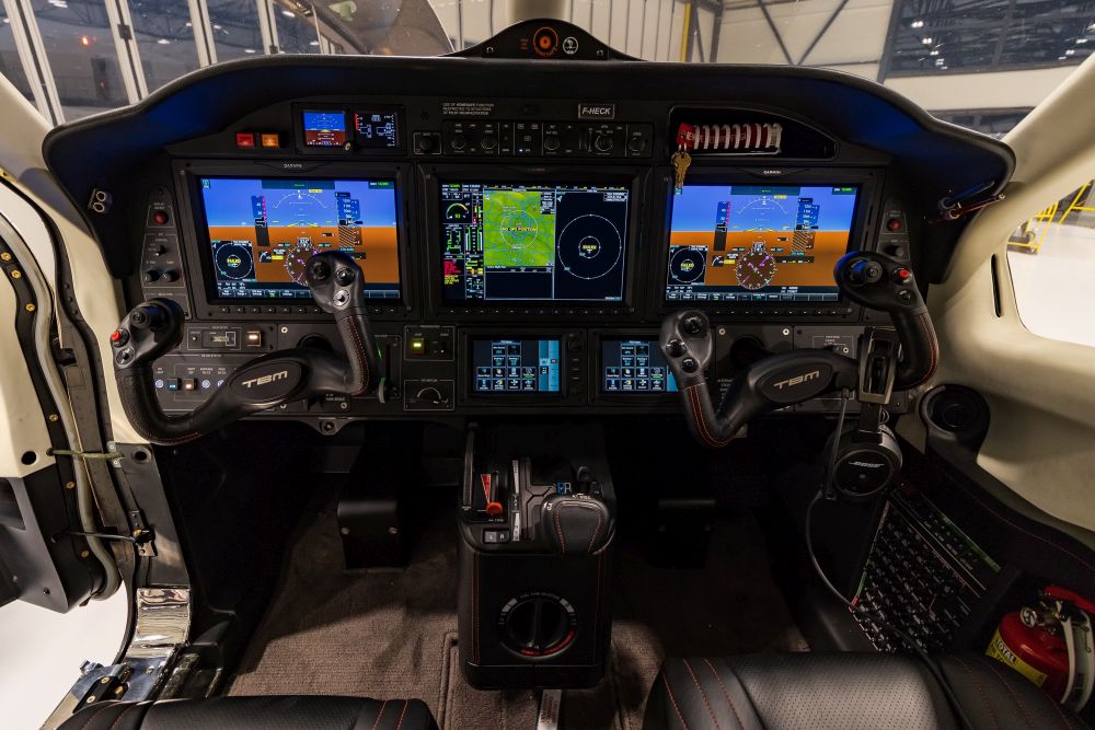 Socata TBM 940 hangár Hradecká Letecká Servisní na letišti v Hradci Králové