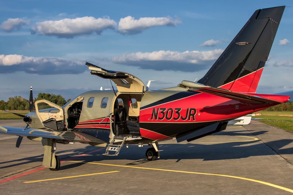 Socata TBM 940 hangár Hradecká Letecká Servisní na letišti v Hradci Králové