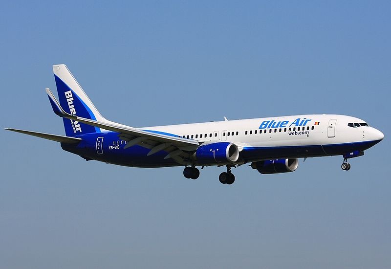 Boeing 737-800 v původních barvách dopravce Blue Air