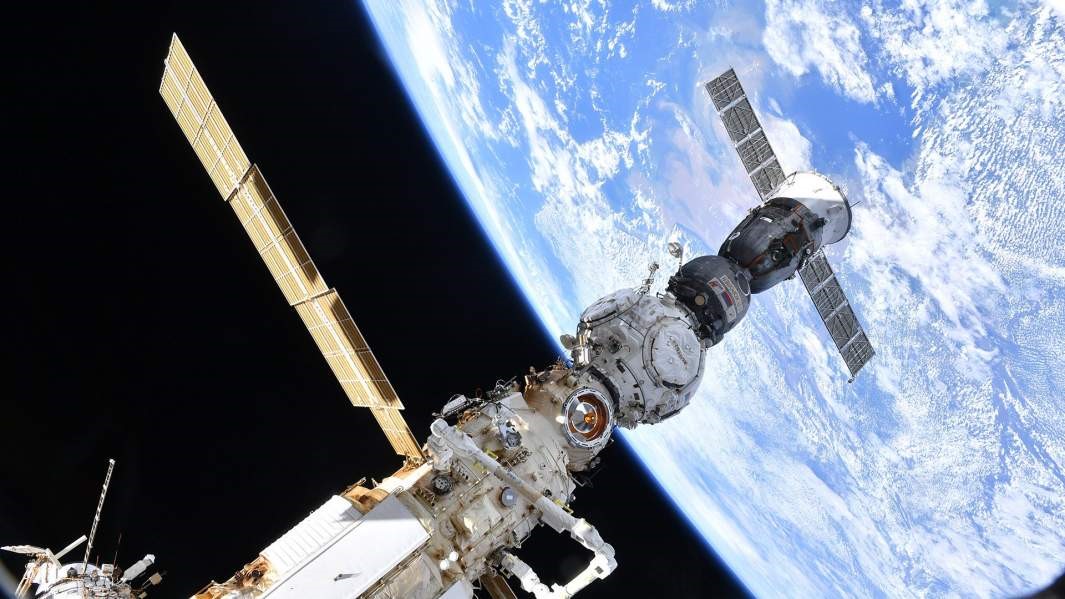 Rošády na ISS NASA Roskosmos Sojuz SpaceX