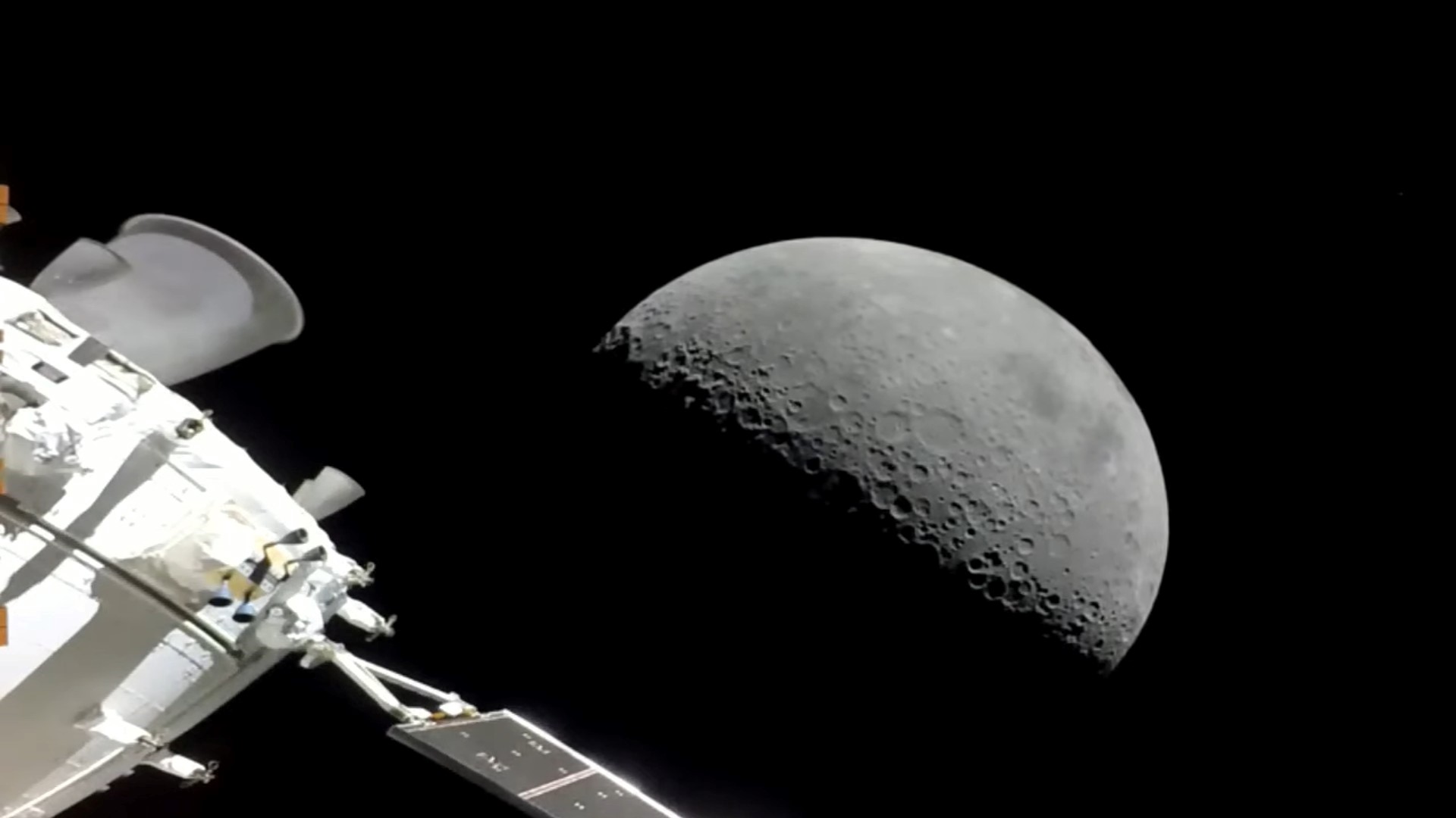 Selfie mise Artemis: Orion se blíží k Měsíci NASA