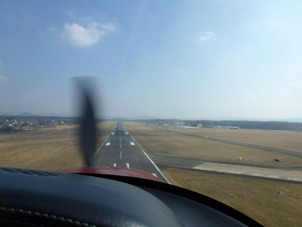 Finále, jak jinak než RNP přiblížení (na obrázku LKKV RWY 11)