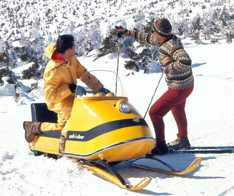 Sněžný skútr Ski-Doo, jehož výrobce – společnost Bombardier – se stává majitelem Rotaxu