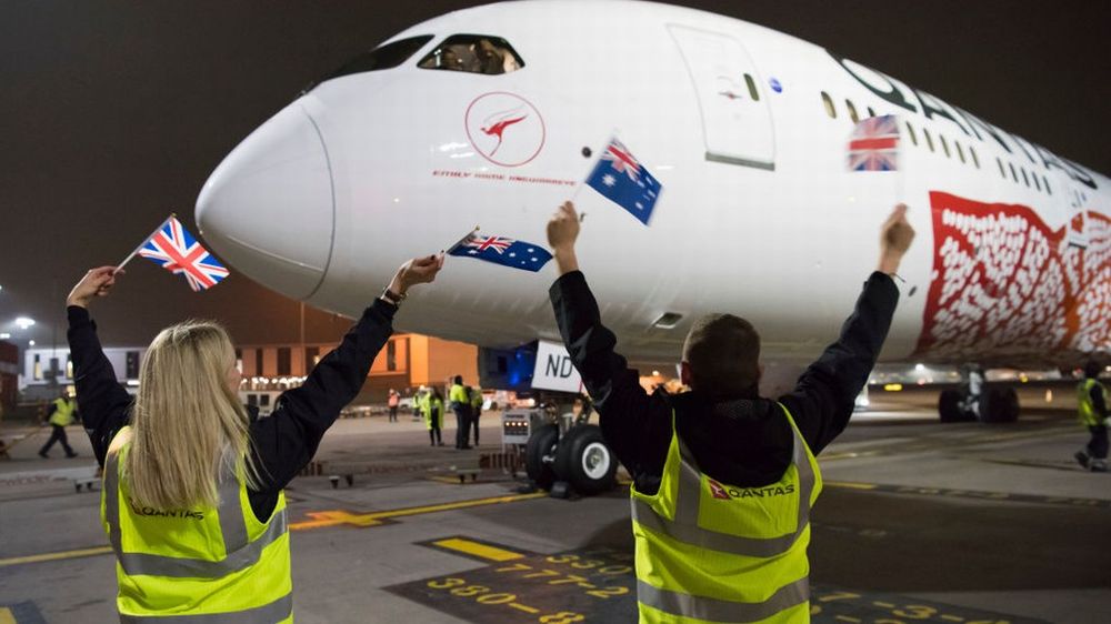 Boeing 787 po prvním přistání po non-stop letu na letišti Lodnýn/Heathrow