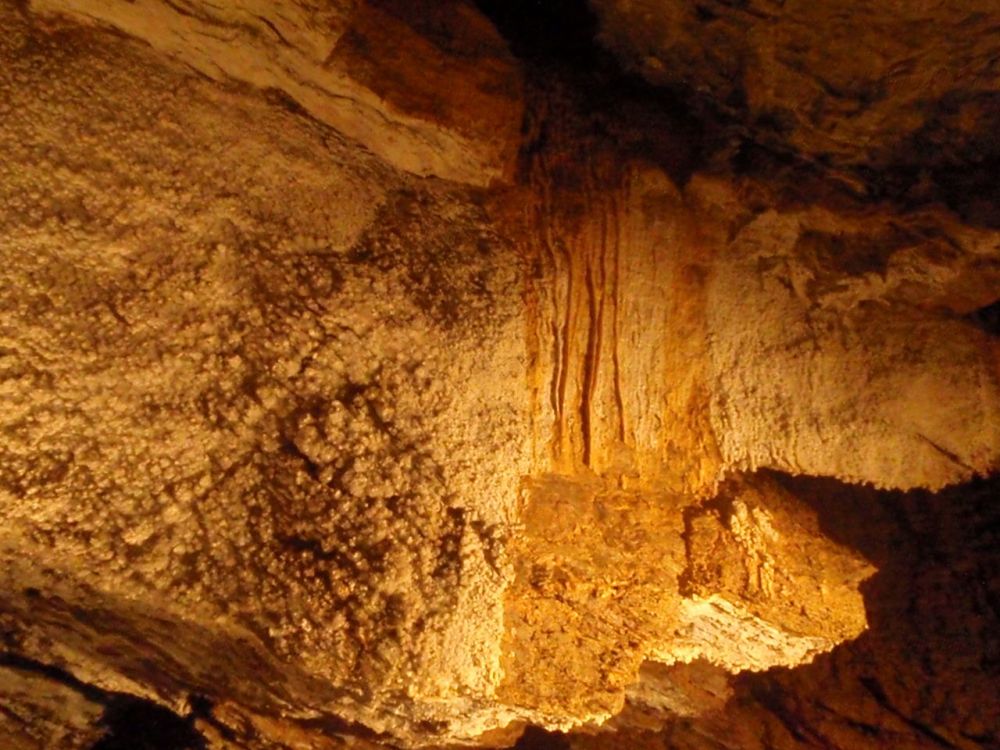Zbrašovské aragonitové jeskyně – Opona v Jurikově dómu