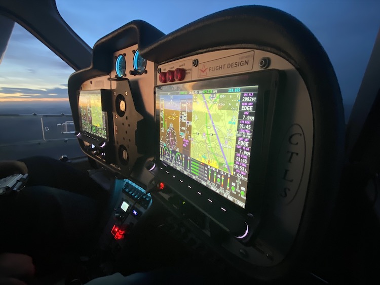 Letouny lze vybavit avionikou Garmin nebo Dynon