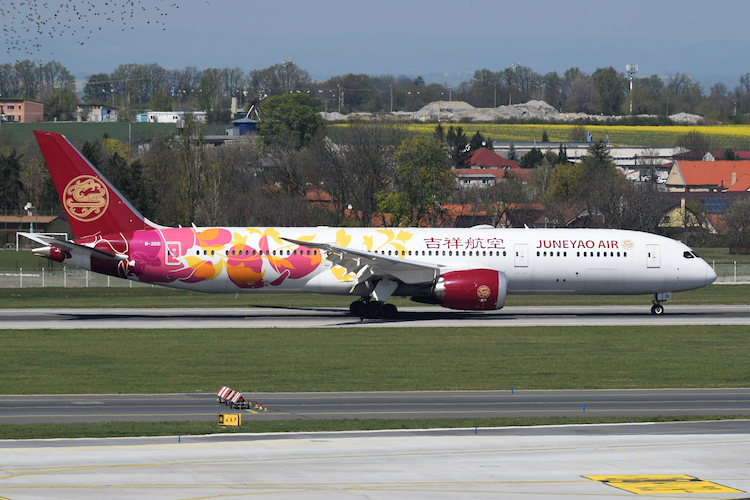 Exotický Dreamliner v barvách Juneyao Airlines