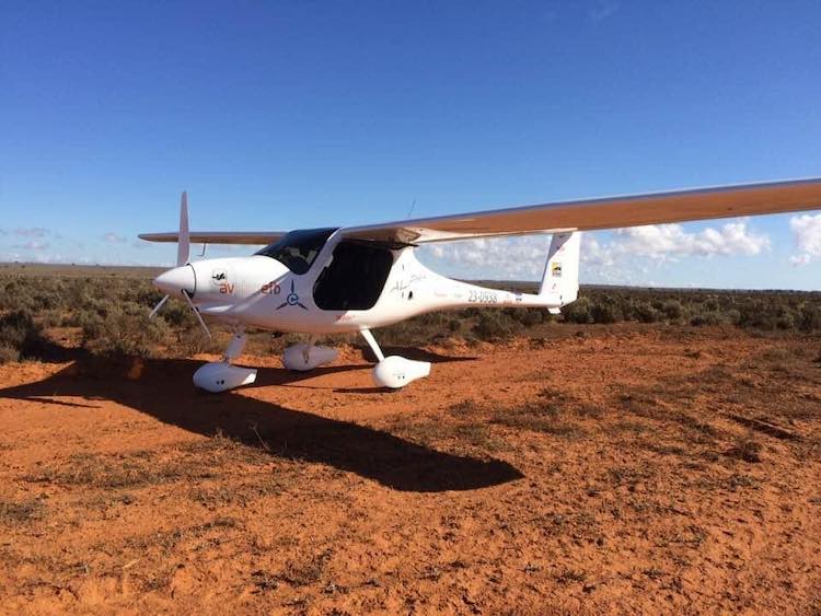 Pipistrel Alpha Electro na prašné ranveji / Zdroj: Eyre to There Aviation