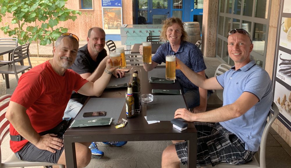 Na LIDT je příjemná restaurace a v případě potřeby poslouží také Fly Bike hotel přímo na letišti.