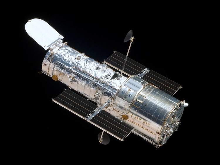 04 Hubble Space Telescope v plné kráse, fotografován z paluby raketoplánu (© NASA)