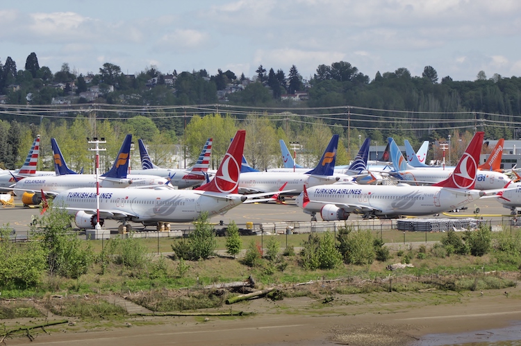 Uzemněné MAXy v továrně Boeingu v Seattlu