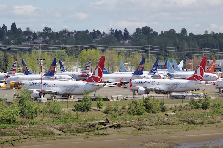 Uzemněné MAXy v továrně Boeingu v Seattlu