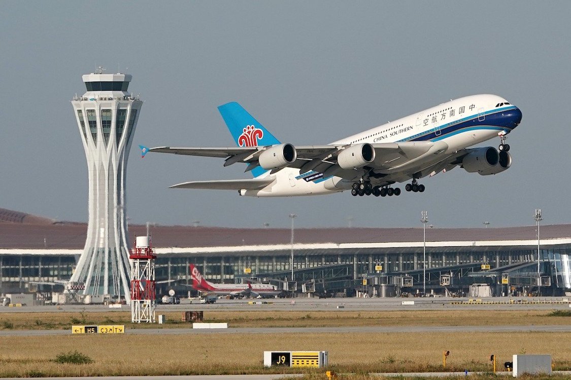Airbus A380 a první let z Ta-singu / Scmp.cz