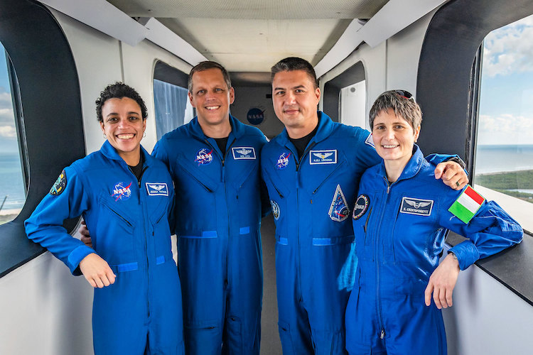 Posádka mise Crew-4 zleva doprava: astronautka Jessica Watkins; pilot SpaceX Crew-4 Robert 