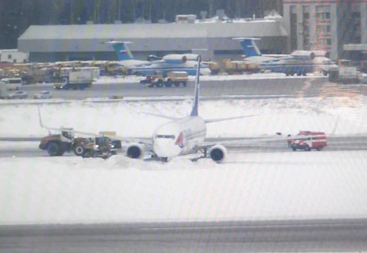 Smartwings B 737 po vyjetí z dráhy